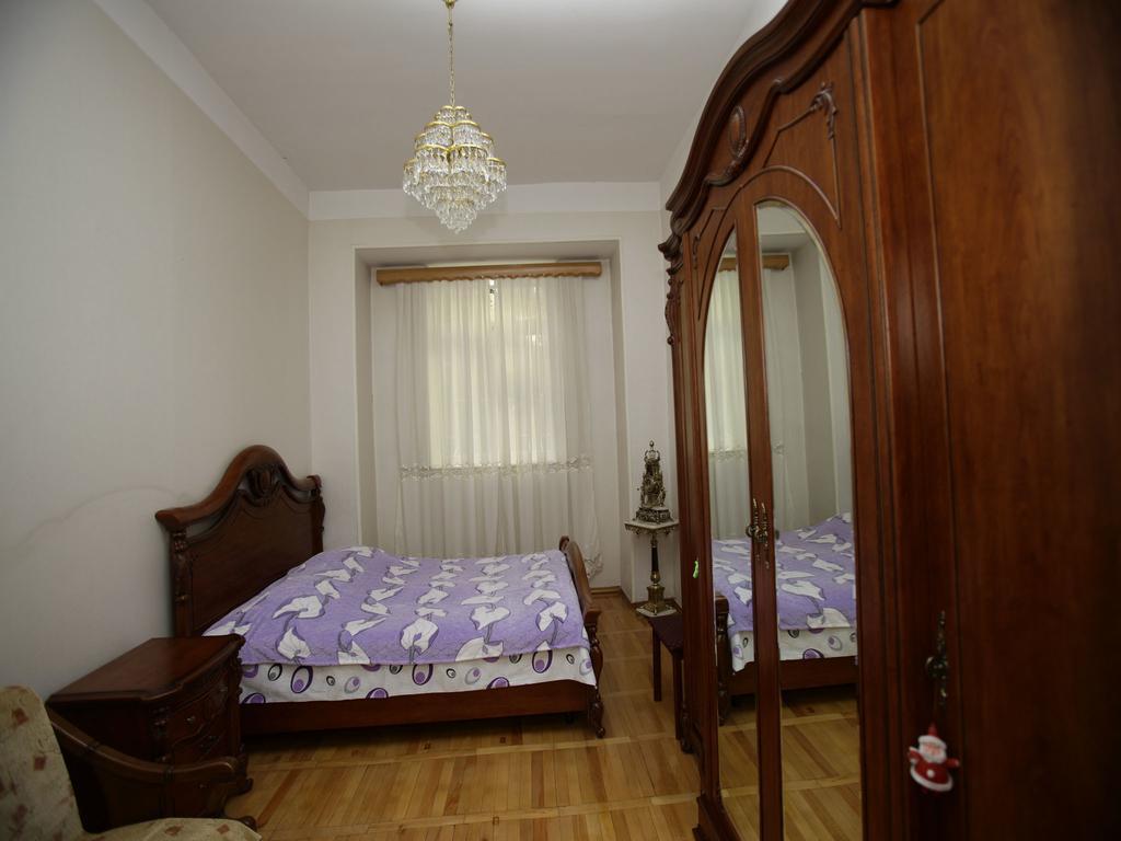 Leila Tbilisi Quarto foto